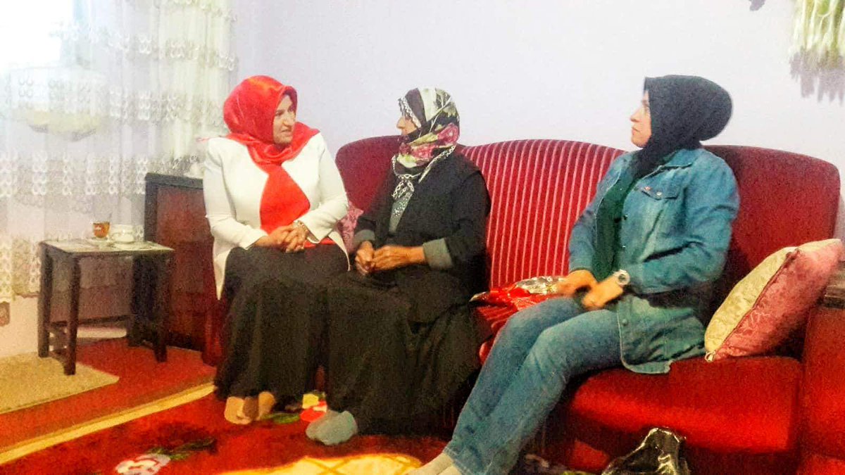 Hamide_Donmus's tweet photo. Başkan Hamide Dönmüş Sehit annelerimizi ziyaret etti hayır dualarina nail olduk dedi görüşmede duygusal anlar yaşanırken başkan donmuş her zaman şehit ailelerimizin yanında olduk ve olmaya devam edeceğiz dedi. https://t.co/ItxvdAjplI