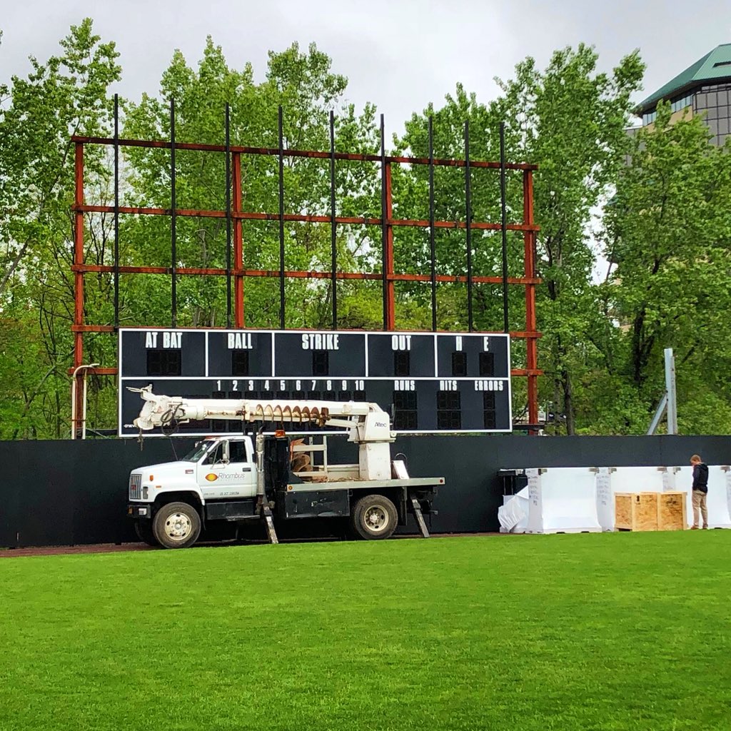 JackalsBaseball's tweet image. We’re getting ready to install our new 42-foot @Daktronics digital video board!

#Daktronics #VideoBoard #GetJacked #JackalsBaseball #YogiBerraStadium #NewJersey