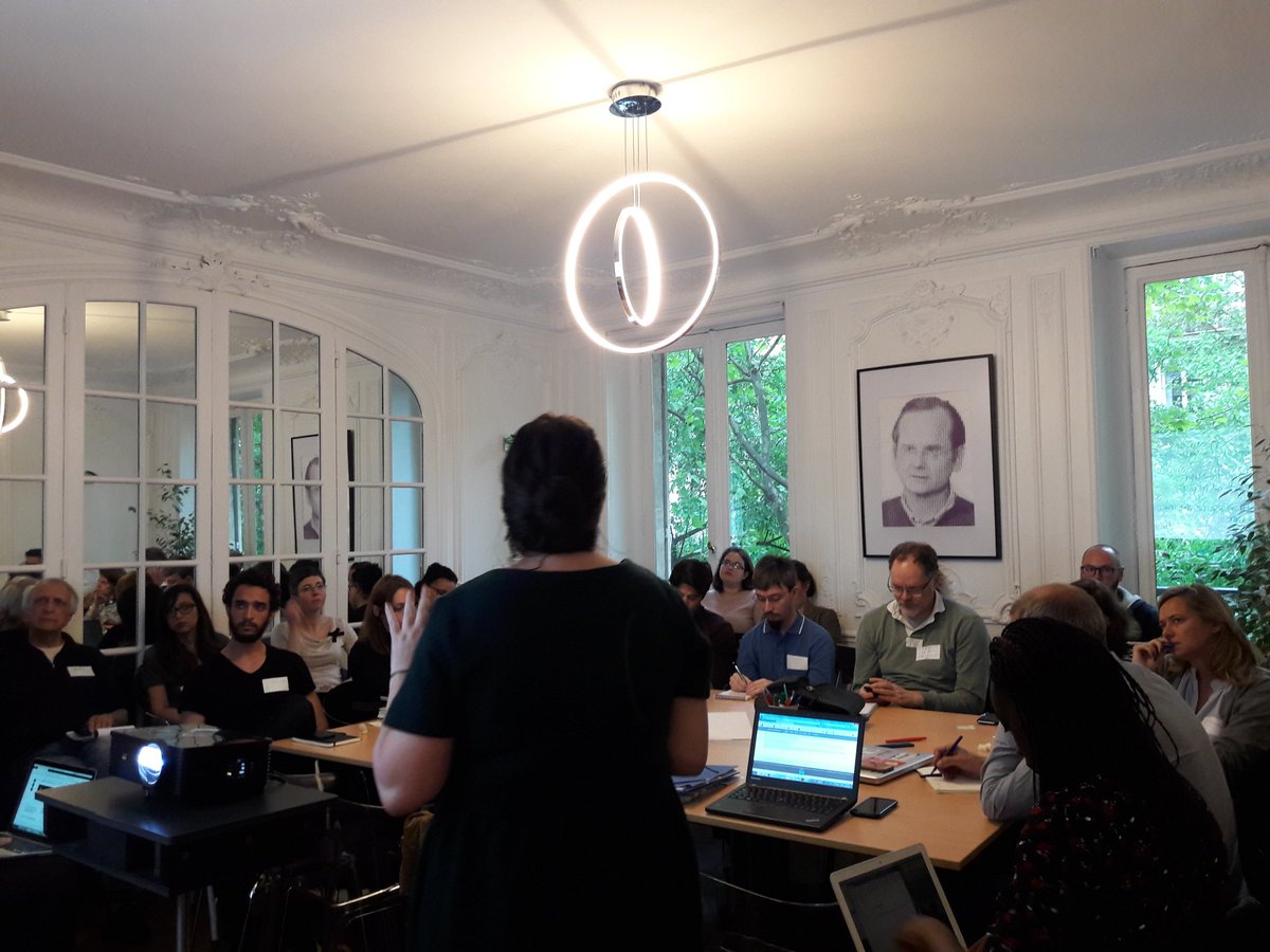 OpenLaw_fr's tweet photo. Soirée #legaldesign - #Thinkled cycle court avec @Etalab : début de notre premier atelier! https://t.co/8L00YqIM0R