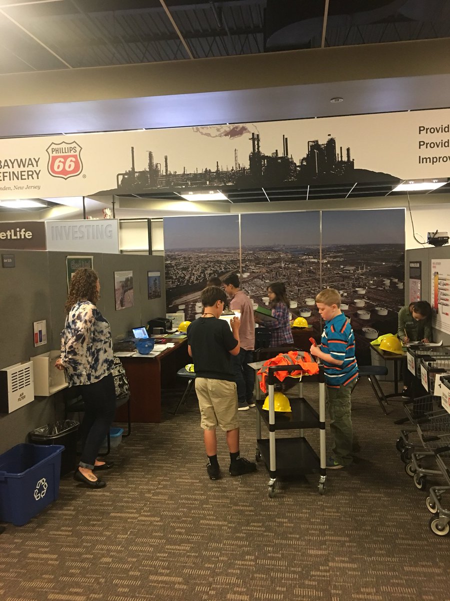 SayenLeonardo's tweet photo. Sayen and Morgan at JA Biztown learning life skills and running a town for a day. https://t.co/CsRKEl8lZt