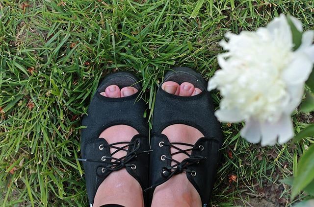MajeZmaje's tweet photo. #ljeto nam je ove godine uranilo pa u novom postu obnavljamo omiljene @borovo_shoes #boromina platnene #sandale i pričamo o #fashionrevolution pokretu! #uradisamvikend #uradisam #uputstvo #majezmajeblog #diy #tutorial #makeover #buylocal #croatiandesign … https://t.co/nmcPsoBGYr https://t.co/9b0LYLR26h