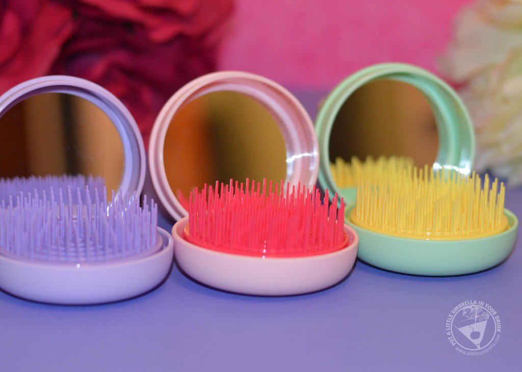 milkandsass's tweet photo. "Be she a Francophile, jet-setter, carpooler, beauty-aficionado, postpartum, or strapped for time, all moms will love this Parisian-inspired detangling brush..." @alittleumbrella ☺️ #MacaronForHair #giftideas #OnTheGo https://t.co/51avRJgOME https://t.co/X3DjMaciES