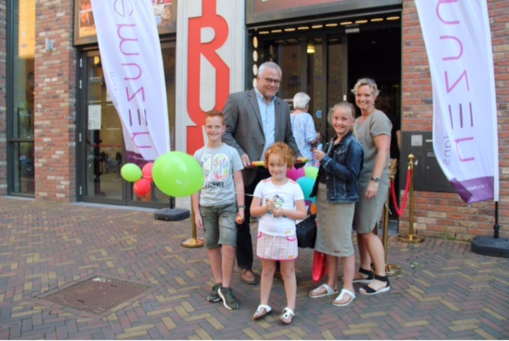 De Muzen weer terug in gebouw Spectrum VEENENDAAL Muziekschool De Muzen is na ruim een half jaar weer terug op de thuisbasis, gebouw Spectrum aan het Kees Stipplein. Op 1 november vorig jaar sloot de burgemeester... twib.in/l/zKKLz6L94rzp