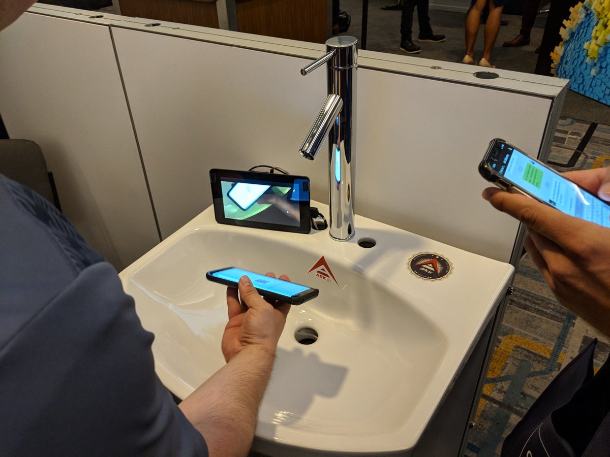 biz_classic's tweet photo. People are loving our real $ARK faucet at #Consensus2018 https://t.co/YOYi922ihO