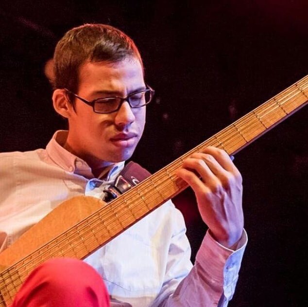 Hoy dejó de sonar el bajo  de <a href="/marquezgustavo/">Gustavo Márquez</a>. 
Su talento viajó a otra dimensión  y ahora en el cielo disfrutarán de su talento.
Junto a <a href="/OficialGuaco/">Guaco</a> tuve el inmenso honor de disfrutar de su genialidad, y de <a href="/c4trio/">C4 TRIO</a>. 
Te vas en paz, con tu sonrisa y humildad. ¡Buen viaje!