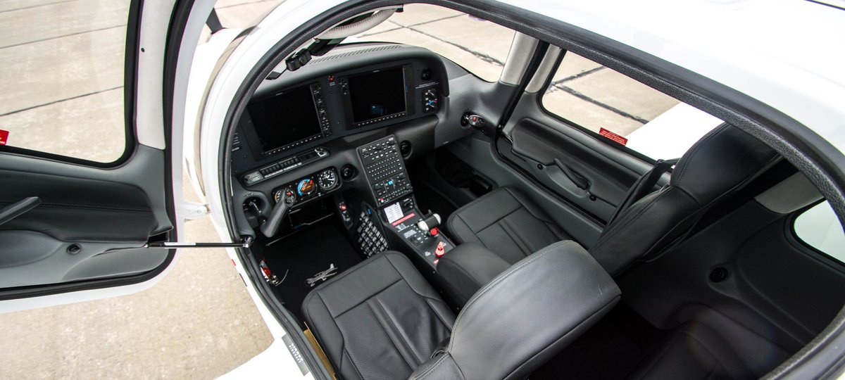 igniteflightlnk's tweet image. THE WAIT IS OVER!! Our brand new 2018 Cirrus SR20 G6 is now available to rent! Check out more photos and details here: bit.ly/2Hd0mOg

#N311FP #KLNK #flyperformance #cirrus #SR20 #G6 #flighttraining #learntofly #cirrustrainingcenter #discoveryflight