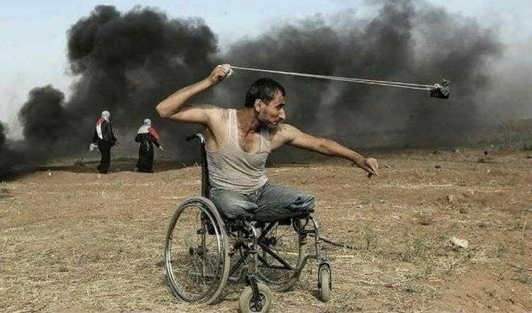 O taş, ne zaman ki, emperyalizmin kuklası olan Müslüman ülkelerin işbirlikçi yönetimlerinin kafasına iner; işte o zaman, kurtuluşun siftahı başlar.
#Kudüs Müslüman coğrafyasının namusudur!