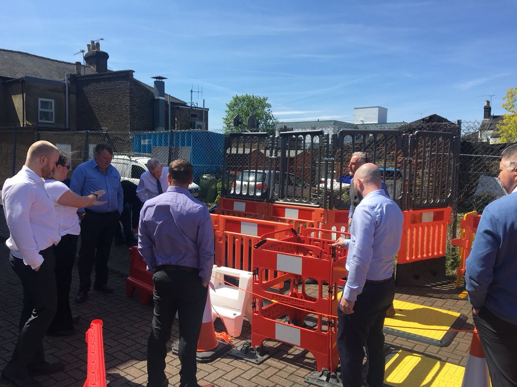 Eurovia_UK's tweet photo. Site fencing workshop was a great success today, thank you to everyone for attending #Highways #Maintenance #Public #Safety #OurWorkforce #Eurovia #Ringway👷‍♂️👷🏽‍♀️ https://t.co/q55DoMOXHh