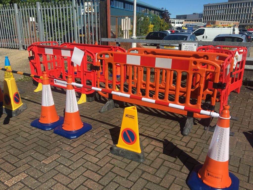 Eurovia_UK's tweet photo. Site fencing workshop was a great success today, thank you to everyone for attending #Highways #Maintenance #Public #Safety #OurWorkforce #Eurovia #Ringway👷‍♂️👷🏽‍♀️ https://t.co/q55DoMOXHh