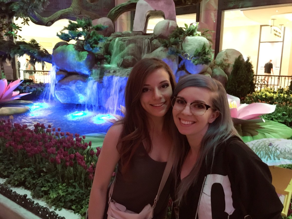 Porotypes's tweet image. Vegas vacation 🌸