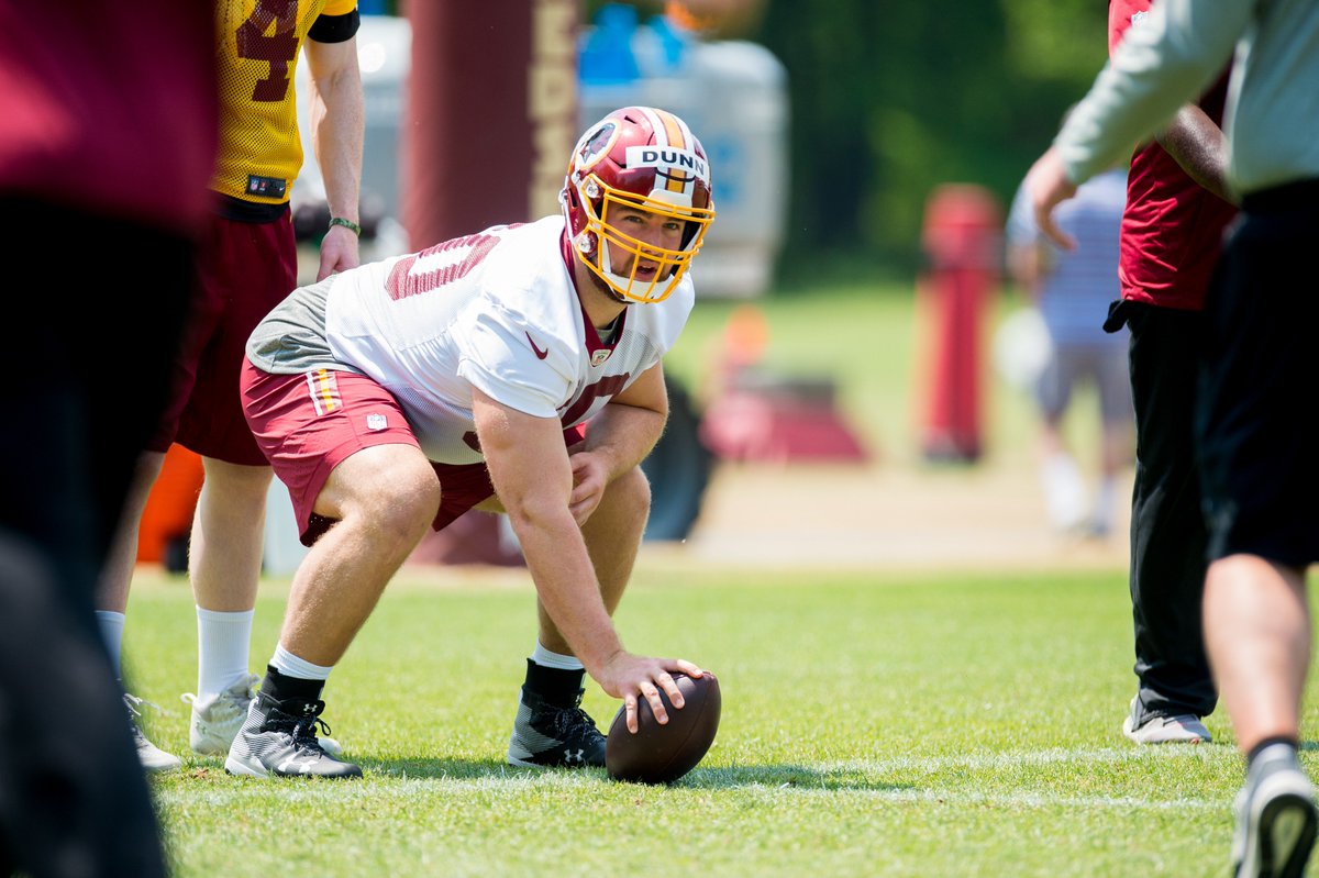 Commanders's tweet photo. #Redskin sign OL Casey Dunn, LB Vontae Diggs and WR Darvin Kidsy, waive WR Mikah Holder and C Sean Welsh (designated left squad).

📰: https://t.co/LpNUy1qxLM https://t.co/aFw39ux8yt