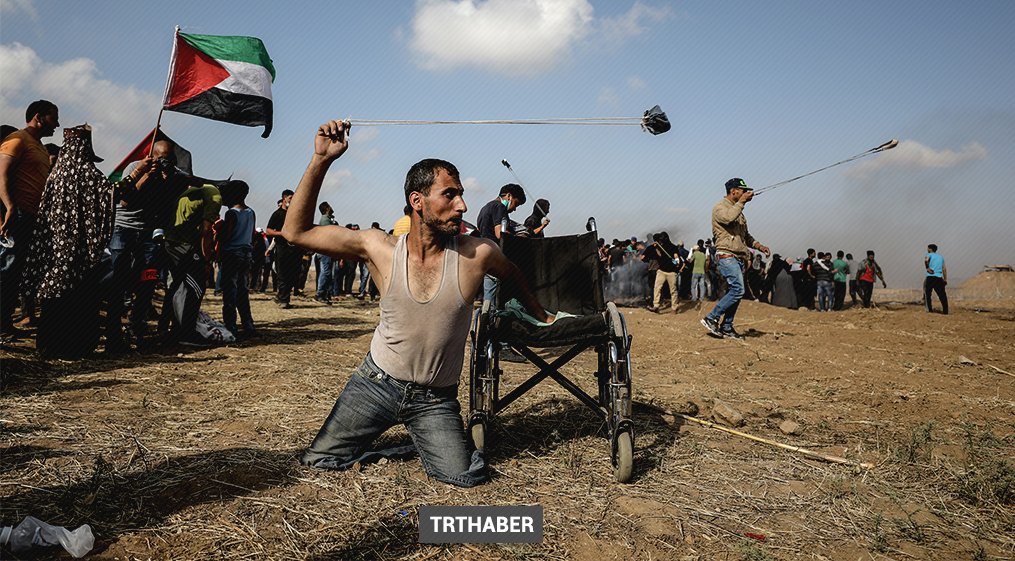 trthaber's tweet photo. İsrail'i protesto için sokağa çıkanlar arasında, 29 yaşındaki Filistinli Fadi Ebu Salah da vardı. Salah, Filistin davasına önce iki bacağını verdi. Bugün ise Gazze sınırındaki protestolarda İsrail askerlerinin açtığı ateşle şehit olan 55 Filistinliden biri oldu. #KudüsiçinSesVer https://t.co/dUUzAdUMuV