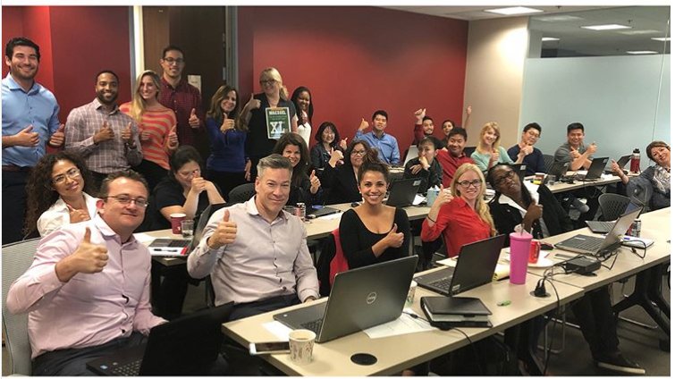 xszil's tweet photo. What happens when you show #Excel #GetAndTransform aka #PowerQuery to a packed room of auditors, CPAs, and finance people who have never seen it before? This! https://t.co/GCf950TG4I