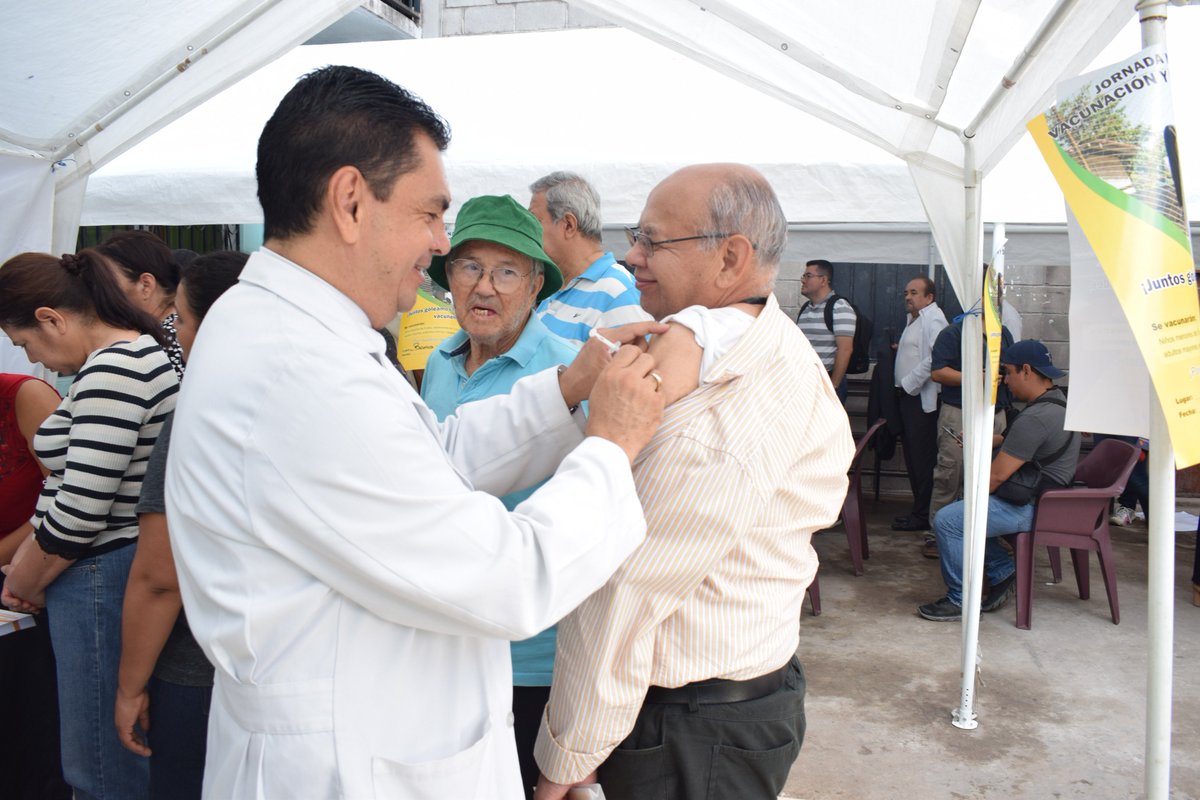 RegionMetroDC's tweet photo. @RegionMetroDC Inicia Campaña de vacunacion contra la Influenza a grupos de Riesgo...diabéticos, asmáticos, hipertensos, cardíacos, cáncer, renales...embarazadas,  adultos mayores, trabajadores de salud y granjas avícolas.. https://t.co/tFsacGRd2y