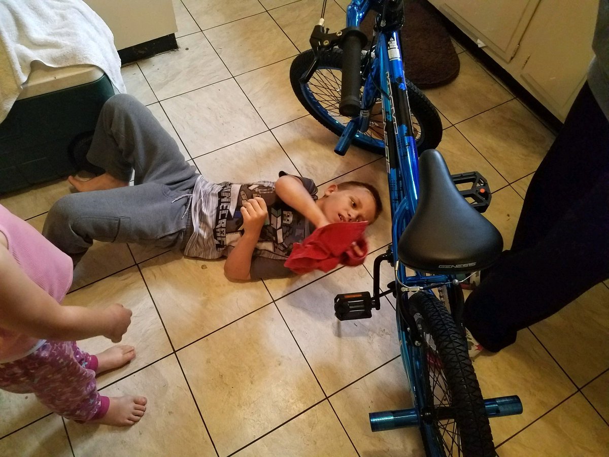 marion_police's tweet photo. Landon was involved in a crash with a car while riding his bicycle a few weeks ago and he's had a rough road to recovery. He was all smiles today when Ofc. Dunaway showed up at his house with a brand new bike and helmet courtesy of our MPACT Program. #MarionProuD #TrueBlueMPACT https://t.co/pK9Z85xb23