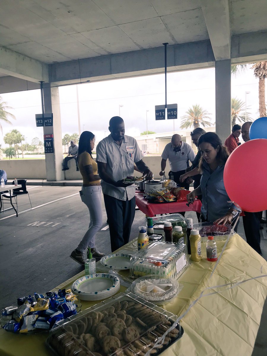 simplyshesly's tweet photo. RSW APPRECIATION DAY 2018🎊🎉🎈👏🏾👏🏾👏🏾@RSWAIRPORTROCKS @abgCare @LarryBroz87 @ABGSafety @LisaHRSEA https://t.co/ZMzkKH1A2Z