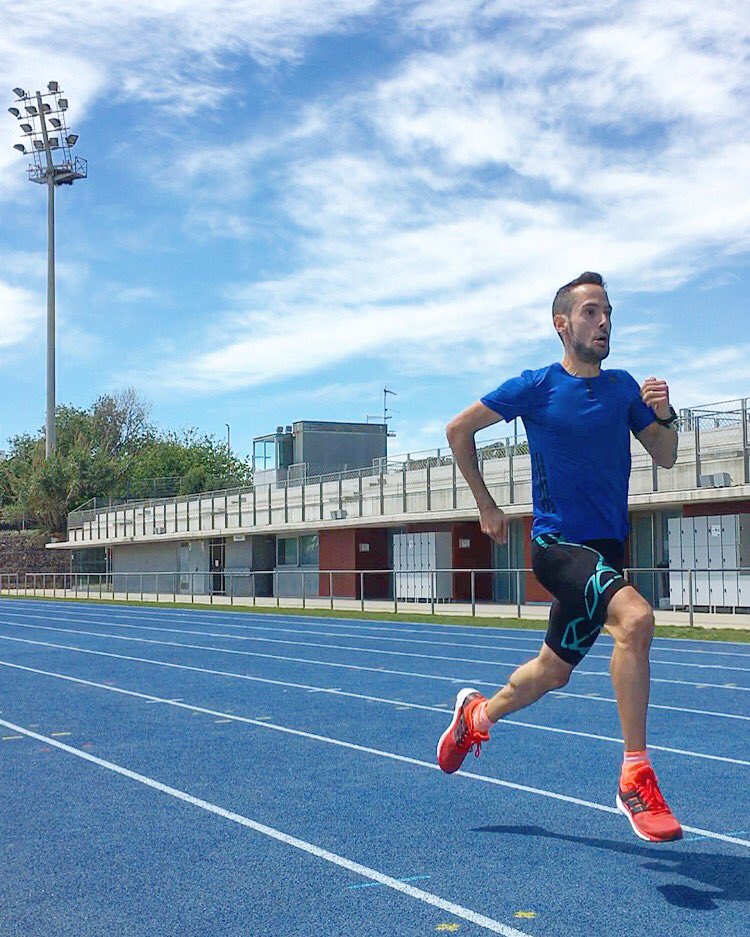 carlosrojo85's tweet photo. Para dar lo mejor de ti debes ilusionarte. 

Arrancamos una nueva semana con la motivación de ser cada día un poco mejor. 

Mañana series con los Taraos Team. 🤯🙈🔥☠️🎈

¡Vamos! 👊

#atletismo #running #sport #training #nevergiveup #nosurrender #gymforless #feedyourdreams https://t.co/AIx3I5cclj