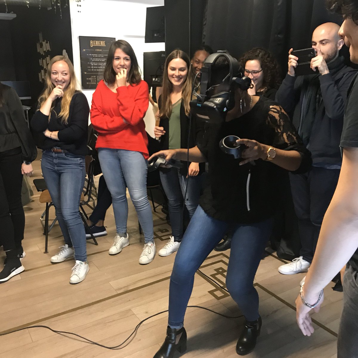 Découverte des applications marketing de la VR @LePavillonXR  <a href="/NUMAparis/">NUMA</a> pour mes étudiants de Master2 <a href="/supdepub/">Sup de Pub</a>  Merci @BertrandWolff et à son équipe 🙏 #virtualreality #augmentedreality #digitalmarketing #learningbydoing #experimental #brandcontent