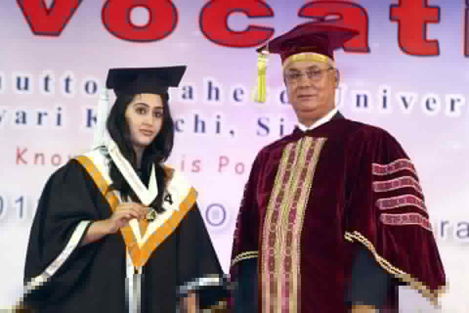 JavedNLaghari's tweet photo. 1st Convocation of Benazir Bhutto Shaheed University,Liyari Karachi. A mile stone achievement of PPP Govt. #KhidmatMainSabSayAagaySindh
#PPPForDevelopment #PPPSindh #Education https://t.co/5hKpqWAUEm