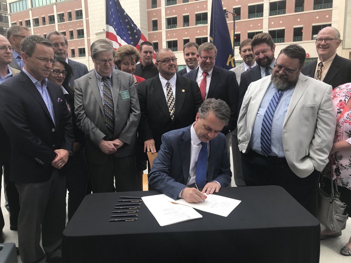 LNLShawn's tweet image. .@GovJeffColyer signs the brew bill into law. #ksleg