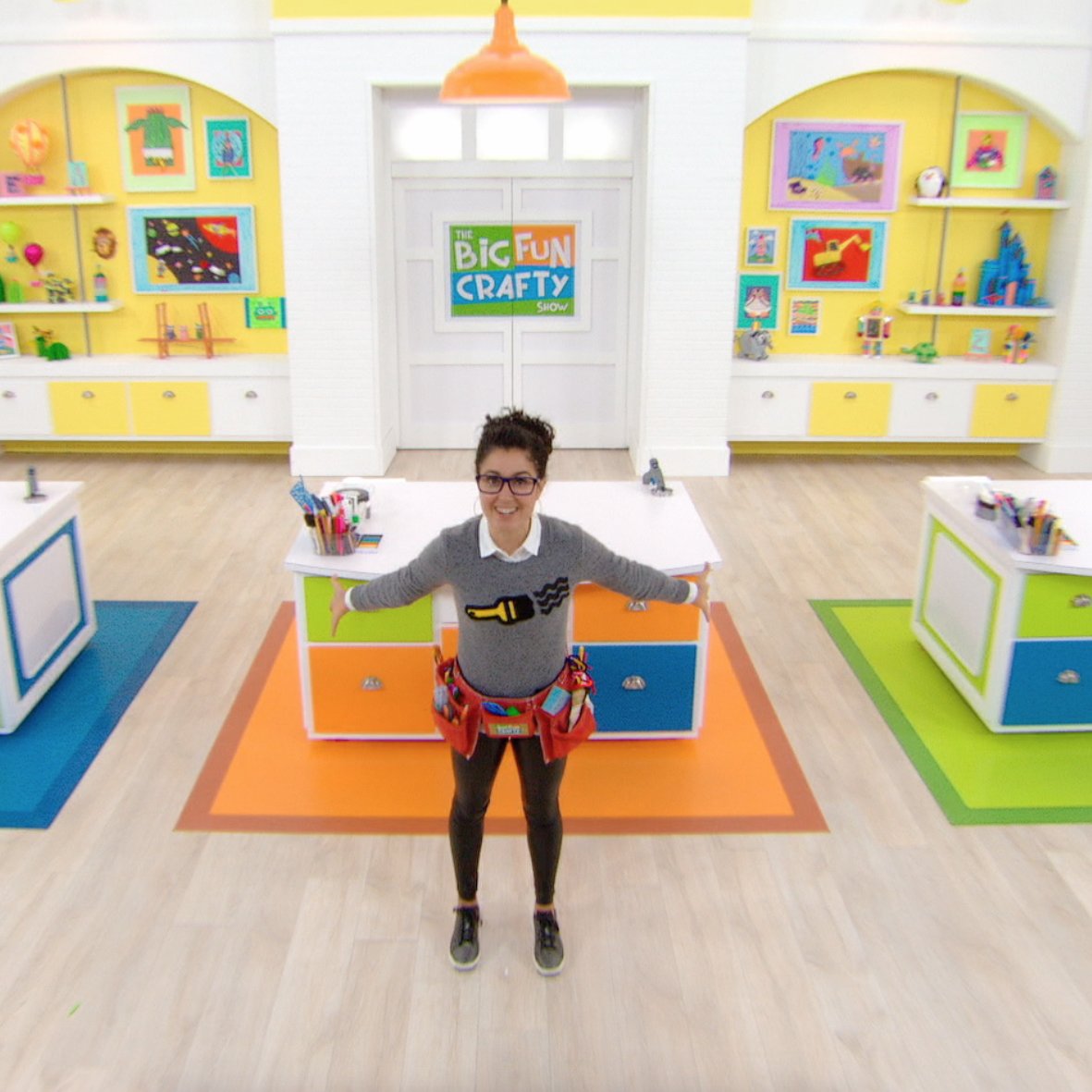 UniversalKids's tweet photo. Soon this room will be filled with crafty contestants! 😆 Who's ready to join @carlyciarrocchi for the premiere of The Big Fun Crafty Show TODAY at 5:30/4:30c?! #BigFunCrafty https://t.co/MOIuZFNdpG