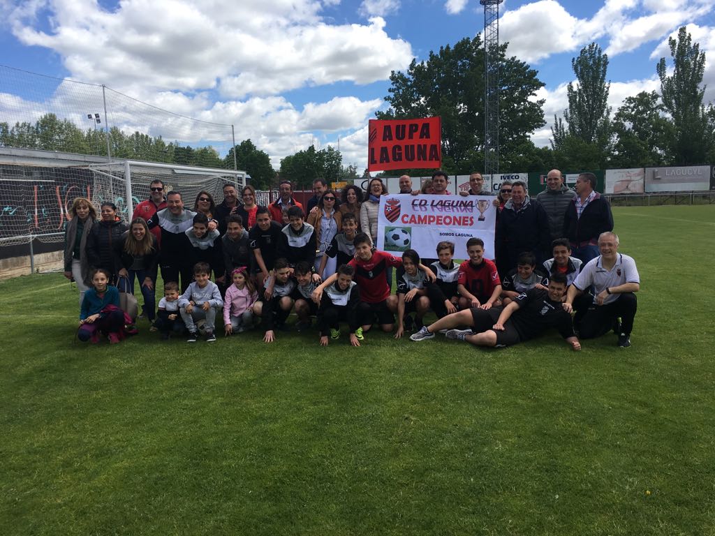 CDLaguna_Info's tweet photo. Este fin de semana ha sido increíble.

El INFANTIL A, el INFANTIL B, el ALEVÍN A y el BENJAMÍN B se han proclamado CAMPEONES DE LIGA 🏆

Enhorabuena a todos los que han hecho posibles estos títulos ligueros. https://t.co/1OgDLqpyeN