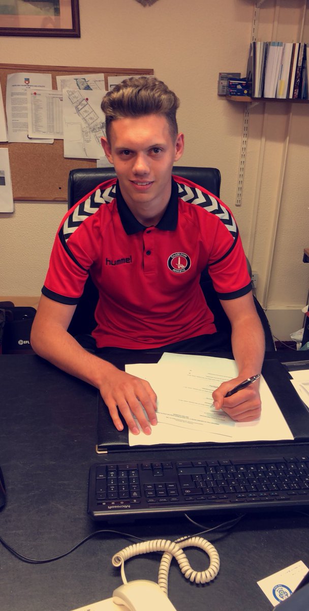 Buzzing to sign my first professional contract at Charlton. Would just like to thank @leytonorientfc for the last two years been a great experience also would like to thank @OfficialSwifts for giving the opportunity to play men’s football which really helped me develop🙌❤️