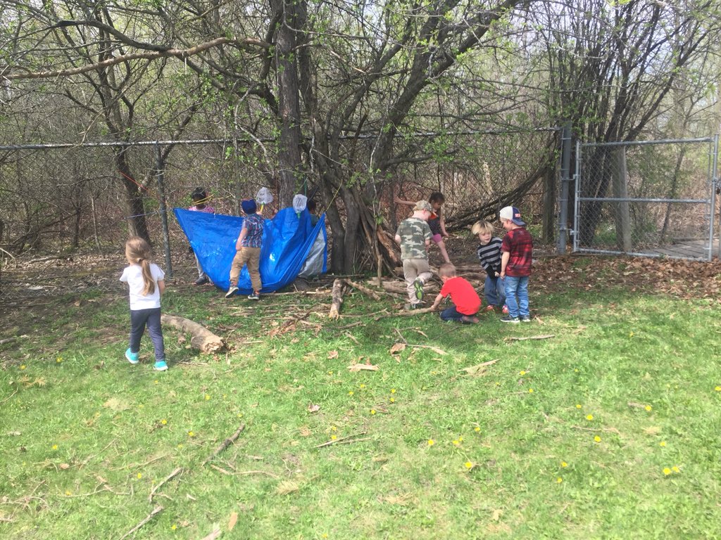 MrsVandeValk's tweet photo. Feed all four.  We are problem solving together building a shelter and catching bugs. #feedallfour #steam #problemssolving #outdoorlearning #TLDSBlearns https://t.co/voiFjBSH9V