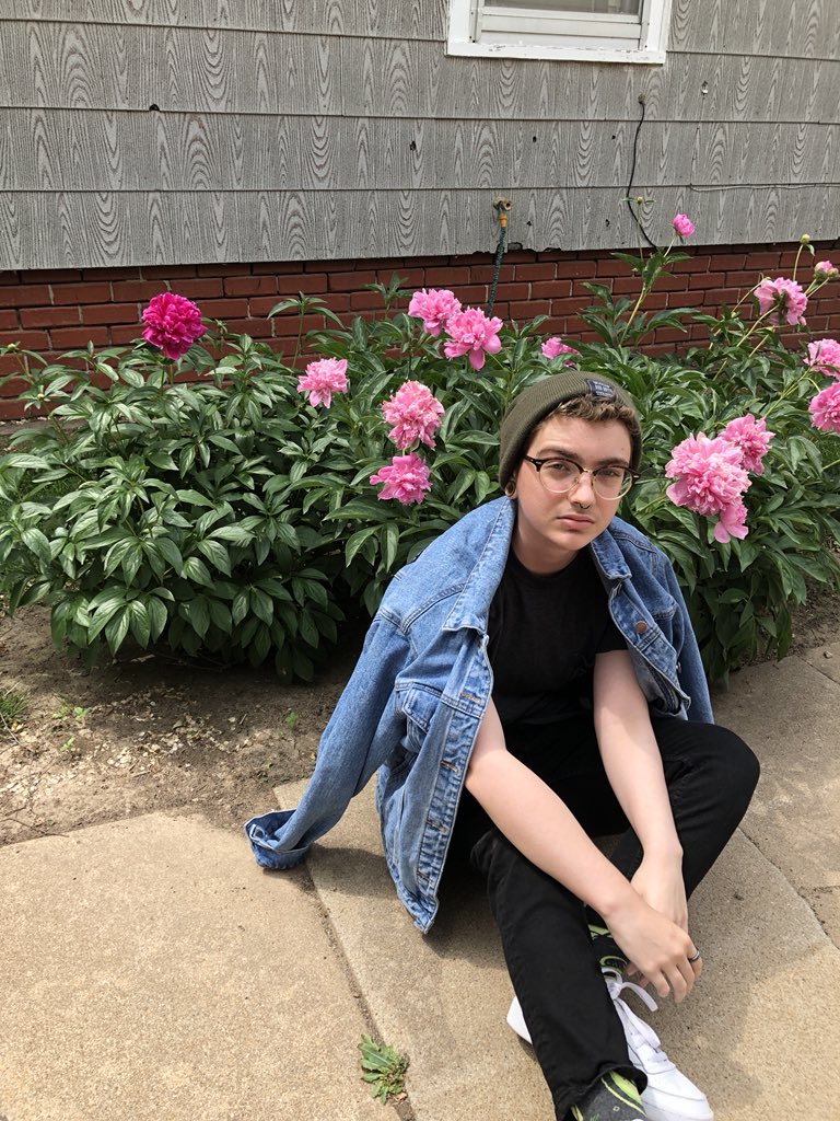 senziboi's tweet photo. queer flower boi #TransIsBeautiful https://t.co/jfQDbdst6y