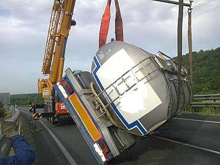 Alerta!
Gran retenció de trànsit a l'AP-155 per un camió bolcat.
<a href="/TransitSEDR/">Trànsit SEDR</a> <a href="/mossos_SER/">Mossos Sant Esteve de les Roures</a> <a href="/bmbrs_SntStvRrs/">Parc de Bombers de Sant Esteve de les Roures</a> <a href="/ProtCivil_SER/">Protecció Civil Sant Esteve</a>