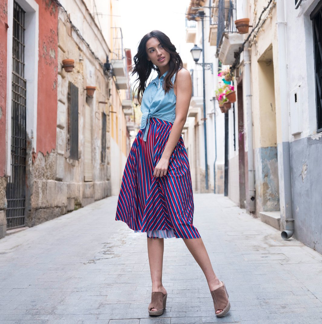 Andre_Assous's tweet photo. Turning heads with Cici 👀 Shop now: https://t.co/IowOk92fmh #andreassous #stepintoandre #madeinspain #espadrilles #wedges https://t.co/OdLv4ltMNh