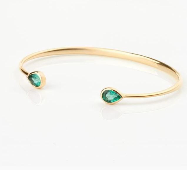 GemfieldsLtd's tweet photo. Celebrate Spring with the stunning stackable Chirundu bangle from AYA.
#GemfieldsLovesColour #AStoryInEveryGemstone #Zambia #Emerald https://t.co/5yMceD8UBG