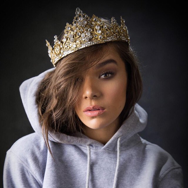 HaileeUpdatesFR's tweet photo. @HaileeSteinfeld is the second most streamed female artist on Spotify, without a released album, everyone have to respect our queen and don't sleep on his mtfkg talent ! https://t.co/xzwUQiiq2W