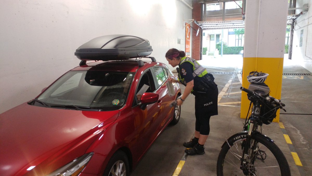 skinnyonsafety's tweet image. While out today with @VancouverPD Cst McElroy educating drivers about #autocrime, I spotted one automobile user who took safety up a notch. Great work! So what are YOU doing to prevent theft from your vehicle? #lockoutautocrime