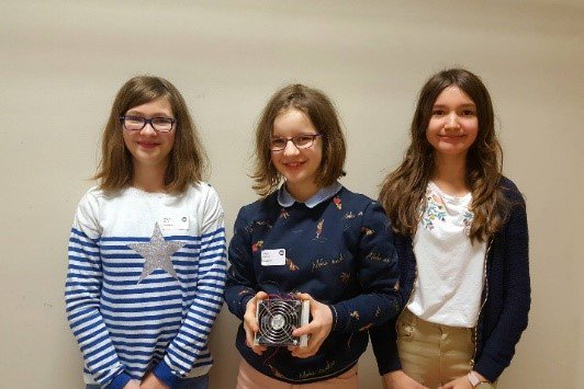 ScienceFactor's tweet photo. Les Girlsdebeyre sont également en compétition dans cette catégorie, pour revoir leur projet 👉 https://t.co/fRtXgJMhSW  #SF2018 @mounir @EducationFrance @sup_recherche @ENGIEgroup @ENGIEInnov @EngieCareers @OrangeFabFr @sagemcom @EPITA  @SynergieIO @duchessfr @EmmaEpitec https://t.co/4xx6TjvhRP