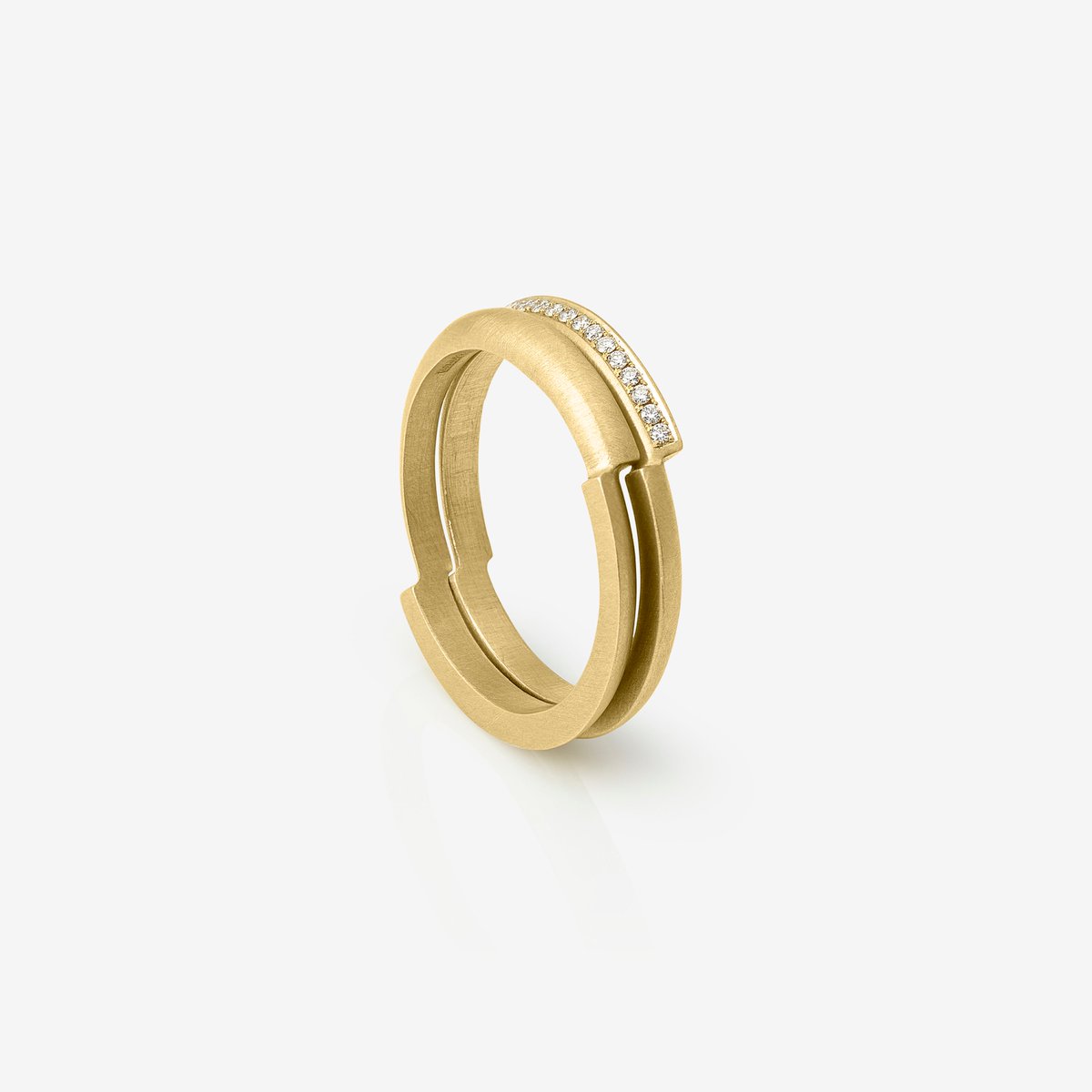 GoldsmithsCo's tweet photo. A Celebration of Craftsmanship: A month-long collaborative showcase with @Fortnums for a selection of Goldsmiths' Fair exhibitors selling their latest collections. See displays across 3 floors and two window displays on Duke Street till 31 May. 

> https://t.co/LzAoe6lIOT https://t.co/97MESmtqyW