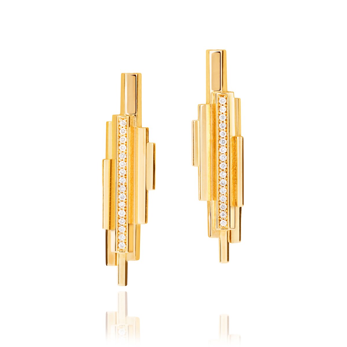 A Celebration of Craftsmanship: A month-long collaborative showcase with <a href="/Fortnums/">Fortnum & Mason</a> for a selection of Goldsmiths' Fair exhibitors selling their latest collections. See displays across 3 floors and two window displays on Duke Street till 31 May. 

> buff.ly/2H2WTSf