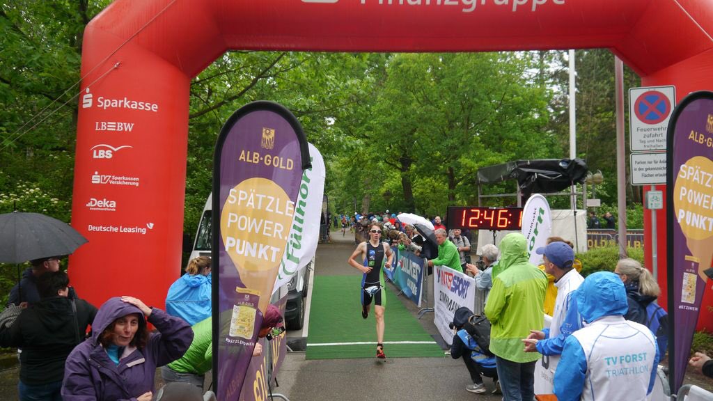 Perfekter Auftakt im Deutschland Cup - Unser Athlet Fabian Schönke (Jugend B) gewinnt das Rennen in Forst. triathlon-niedersachsen.de/jugend-schule/… #rsclüneburg #TriTeamLG #Triathlon #diejugendvonheute #coachjohnny #germantriathlon