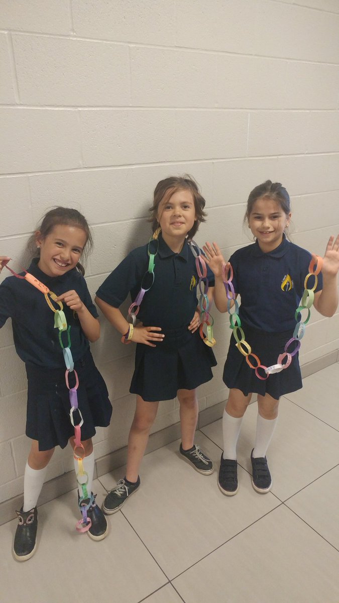 tmclaughlinSERT's tweet image. Thx @MissMillarCYC for assisting with our &quot;Girls Inc. Program.&quot; Today they created &quot;Leadership Links!&quot; @lclightmilton @HCDSB #positivethinking #rolemodelling #leadersintraining