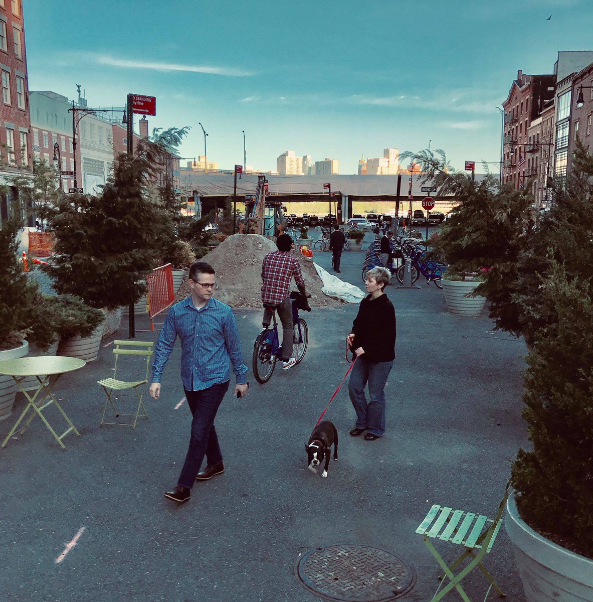 SaveOurSeaport's tweet photo. What's happening with Peck Slip Park? Find out at the meeting Tuesday of Community Board 1's Waterfront, Parks &amp; Resiliency Committee. Tuesday, May 15, 6:00pm at Southbridge Towers Community Room, 90 Beekman Street https://t.co/d2T6a3wVvH