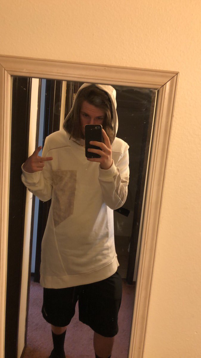 BrandonVillafu1's tweet image. I’m in love.. 😍so happy I could be a part of something so special. Thank you for the masterpiece!! @designedxdevin @devinoliver