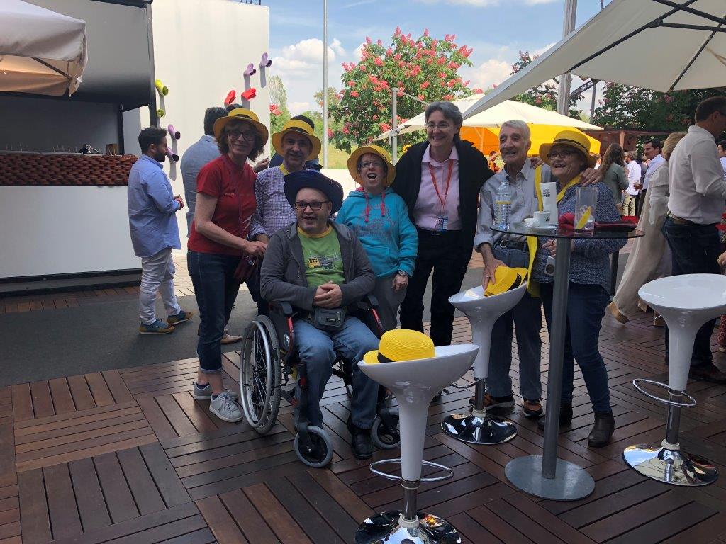MADRID's tweet photo. Los palcos que corresponden al Ayuntamiento en el Open de Tenis han sido disfrutados por más de 600 personas: mayores, menores y adolescentes con riesgo de exclusión social, personas enfermas, sin hogar, refugiadas, etc. https://t.co/LD5uCZnTPg https://t.co/7efuJtrCa0