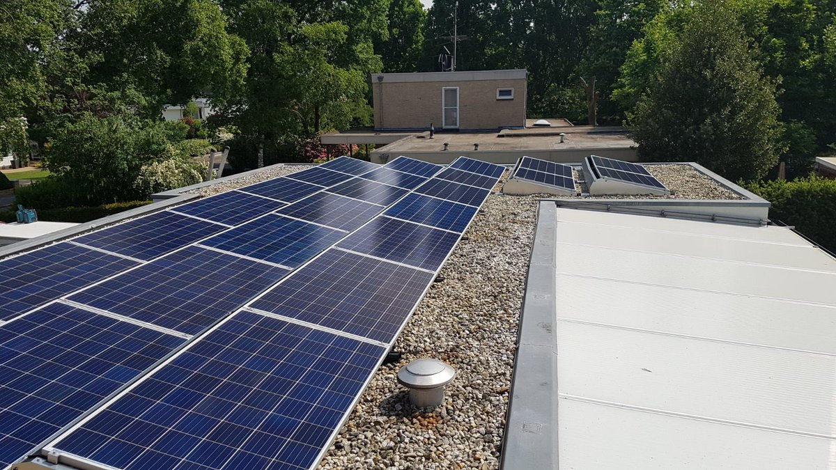 RegioService's tweet photo. Uitbereiding op een bestaande installatie. Ook dat is heel makkelijk uit te voeren. 
Familie Rutten uit Panningen hebben weer #zonnepaneel met @Enphase micro omvormers. 
#energieneutraal #laatdezonmaarschijnen https://t.co/fyzFA2mNoO