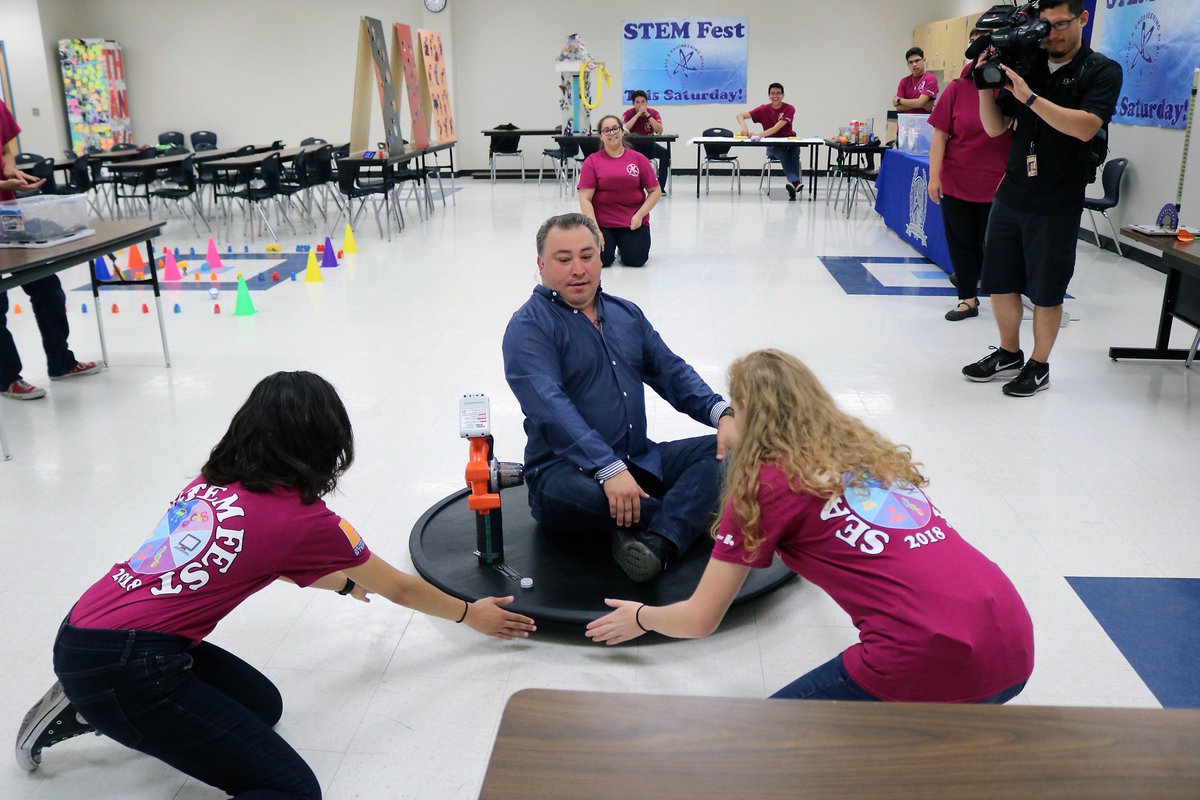 JJHS_JOURNALISM's tweet photo. WHERE'S CLETO?
He's at John Jay S.E.A. getting ready for @seastemfest 
StemFest is Saturday from 9:30-2:00 at John Jay H.S.
05.14.2018
Photo By: @chrisl1018 

@NISD @NISDJay @NISDJaySEA @News4SA @KABBFOX29 @CletoRodriguez @esstrojenny @GretchenBley https://t.co/1DIVhWc2FP