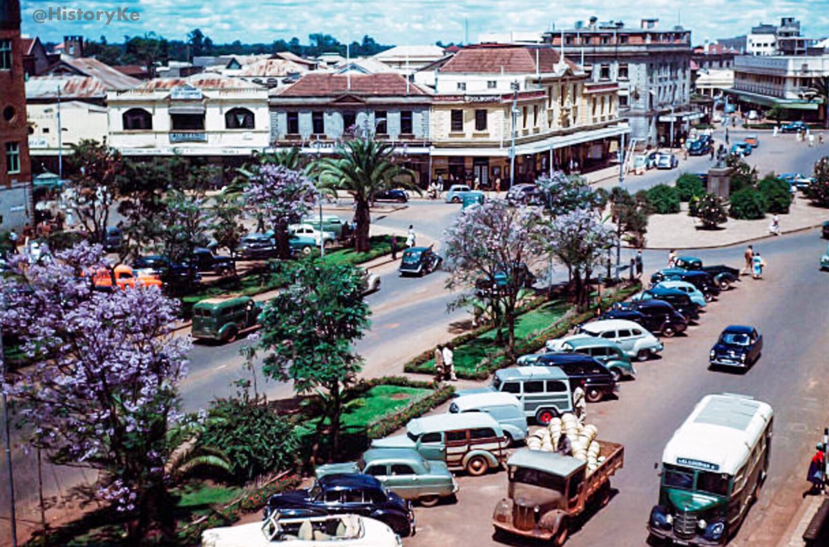 This vintage photo of Nairobi’s Kenyatta Avenue, then called Delamere Avenue, would make a beautiful living room wallpaper #GiveUsBackNairobi