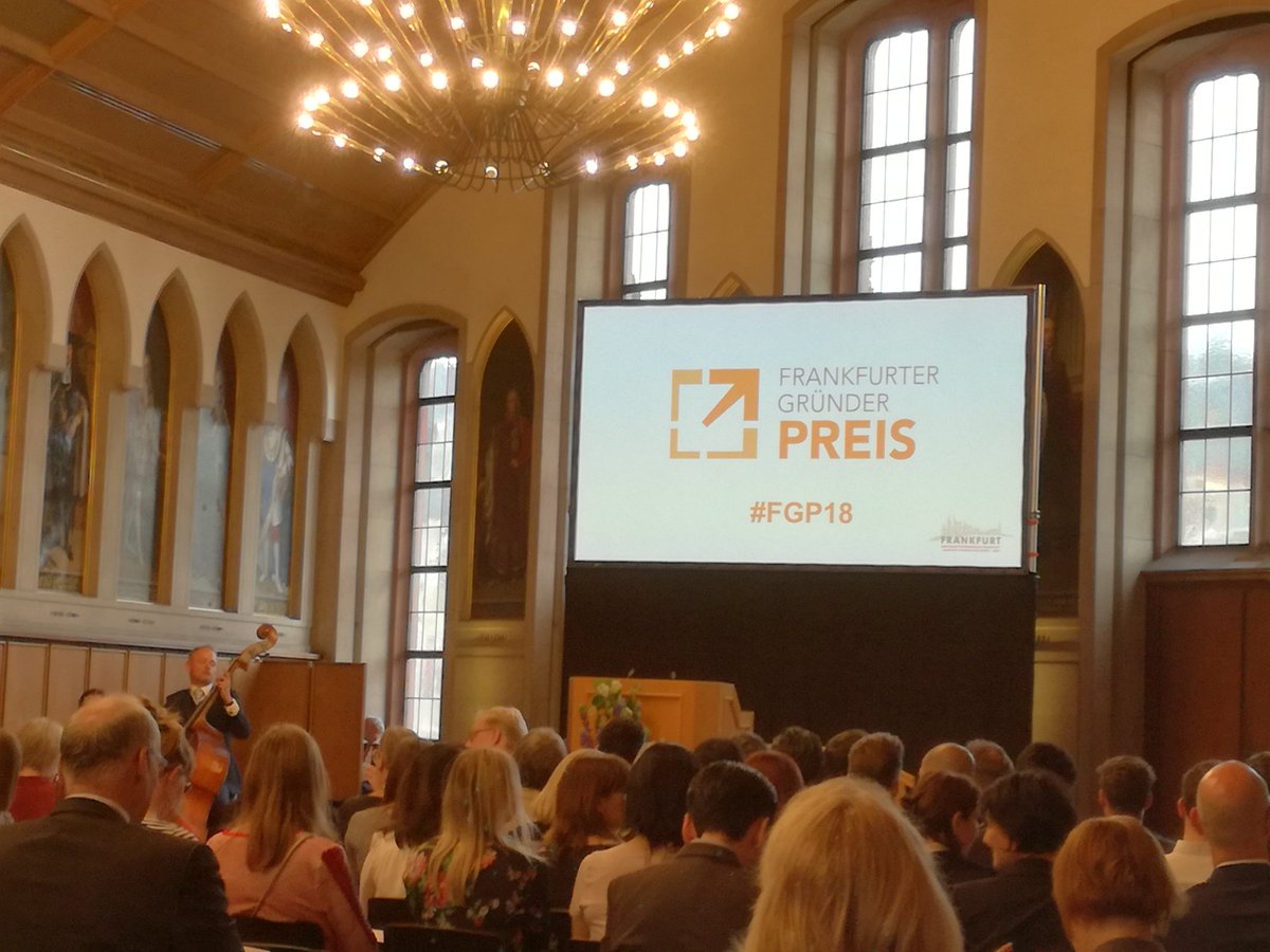 GruendenWachsen's tweet photo. #FGP18 die Spannung steigt! Wer sind die diesjährigen Gewinner? #ffm #startupsrm #frankfurterrömer https://t.co/mY8DBKGUzr