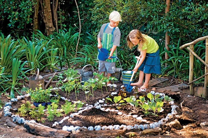 GardenTools4u's tweet photo. Are you ready for National Children's #Gardening Week? Start today and #GrowYourOwn pizza toppings with this handy guide to 'Grow a pizza wheel' https://t.co/p4NknaLcQF with @NCGW_ 🌱🍕 #NCGW #gardeningtips https://t.co/inqAszozk6