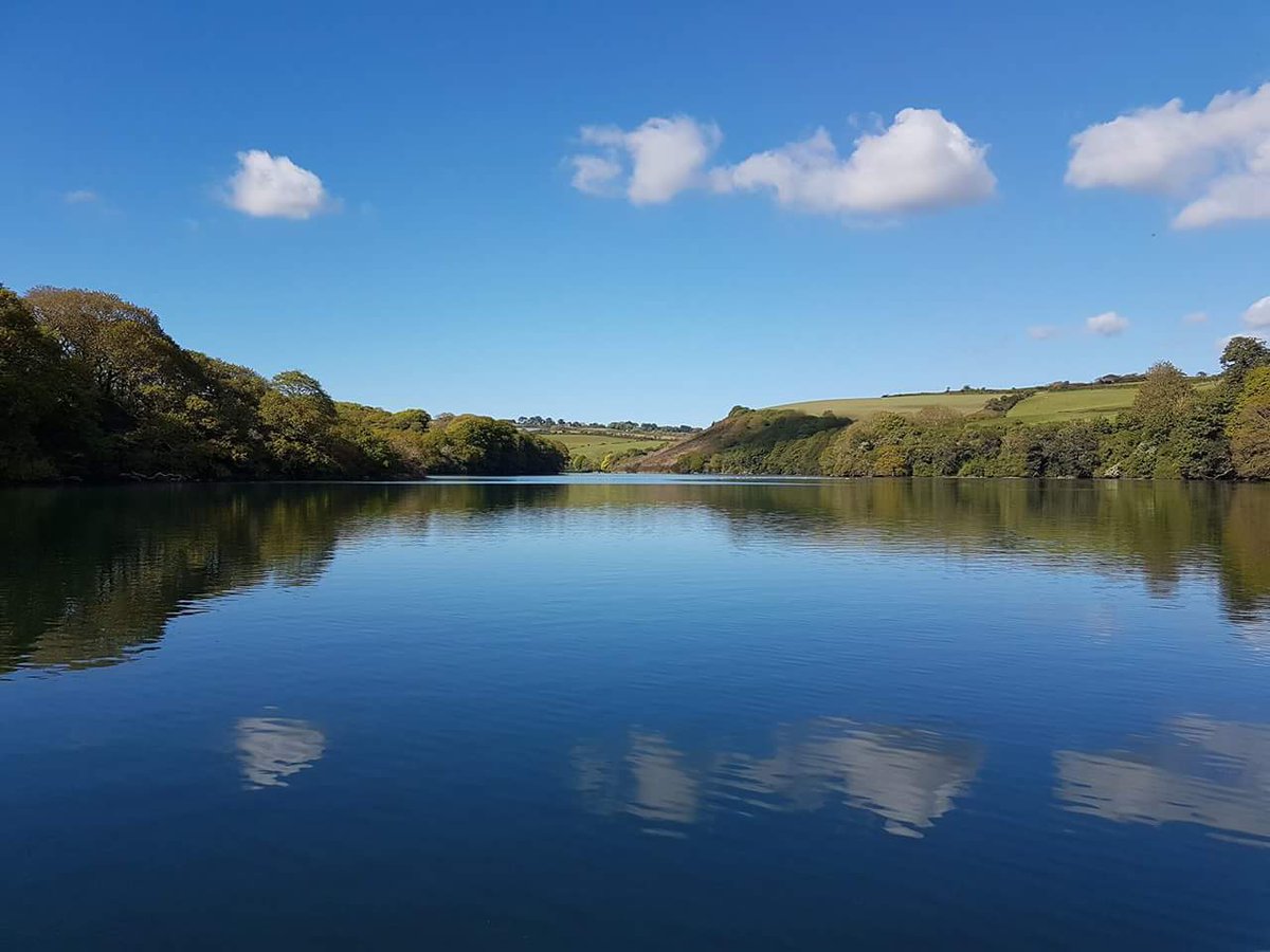 HelfordRiverCr's tweet photo. Blue skies on the #helfordriver today #LoveCornwall #CornishSpringTime #boattrips #helfordrivercruises #cornwall https://t.co/ECtadFIpXZ https://t.co/71bwLllpHk