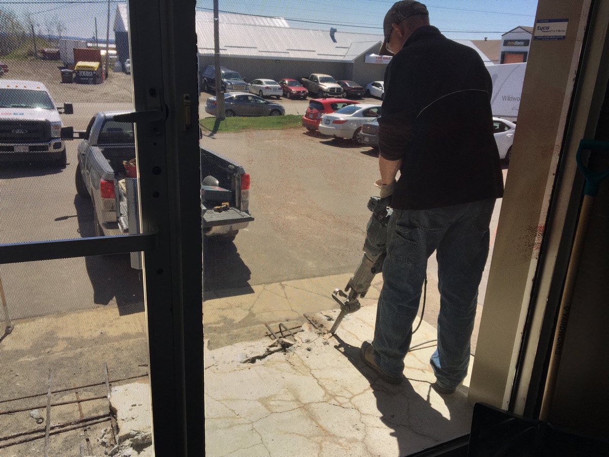 macinnisCTV's tweet photo. In no way is someone with a jackhammer just metres from my desk a distraction. @CTV_Liveat5 #vibratingfloor https://t.co/PL10XmkWNY