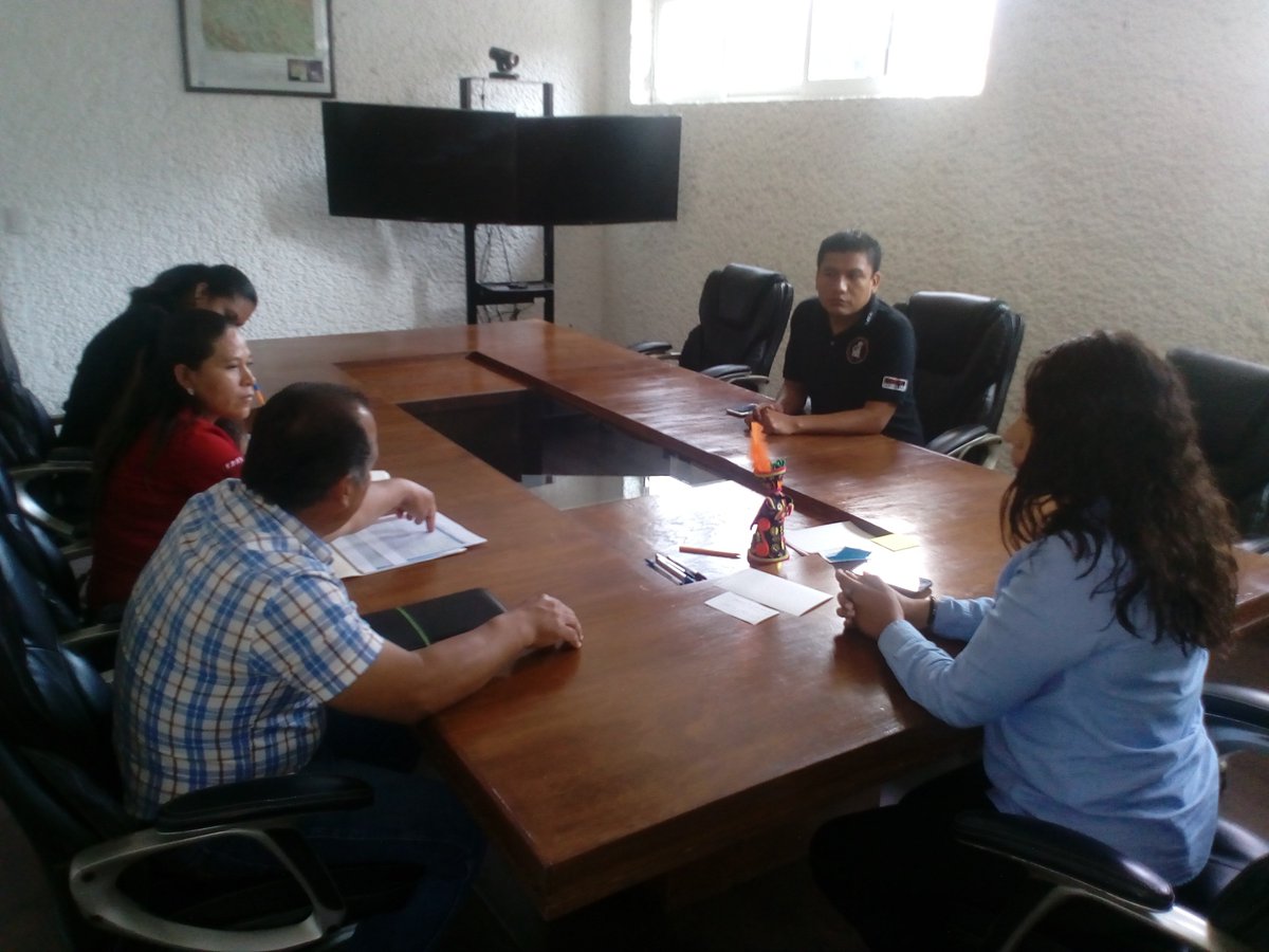 AncheitaItzel's tweet photo. En reunión de trabajo con representantes del Frente Popular Francisco Villa. #FelizLunes @SEDATU_MORELOS https://t.co/PuCVKjv945